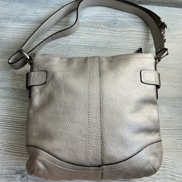 Coach metallic champagne silver pebbled leather chain duffle convertible handbag - Picture 4 of 13